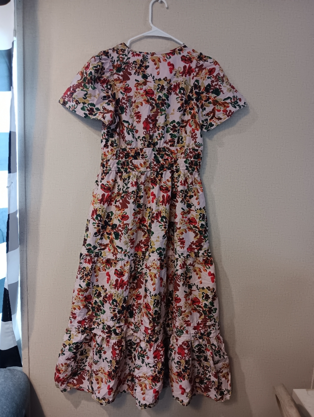 Anthropologie Somerset Floral Tiered Maxi Dress in Ivory with Red Green Floral - Picture 3 of 5